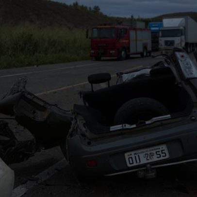 Motorista morre após carro ser partido ao meio em batida com carreta na BR-116