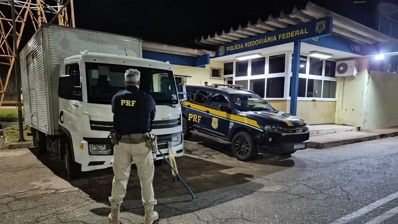Veículo foi levado ao pátio após ser recuperado pela polícia