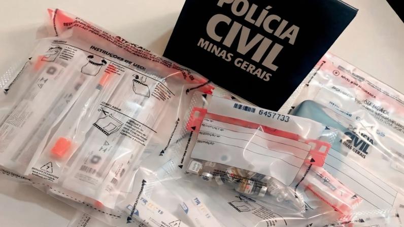 Durante cumprimento de ordens judiciais, a polícia encontrou ampolas de remédios emagrecedores