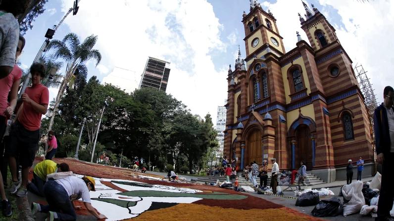 Celebração de Corpus Christi na Igreja São José, no Centro de Belo Horizonte