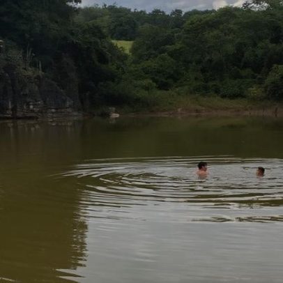 Homem que ingeriu álcool entra em lagoa, se afoga e é procurado pelos bombeiros em MG