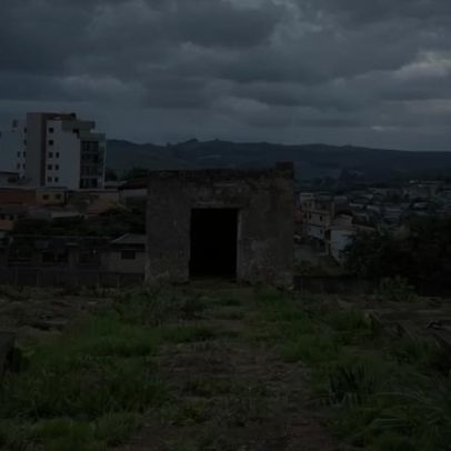 Cemitério de pacientes do Hospital Colônia depredado e memorial abandonado