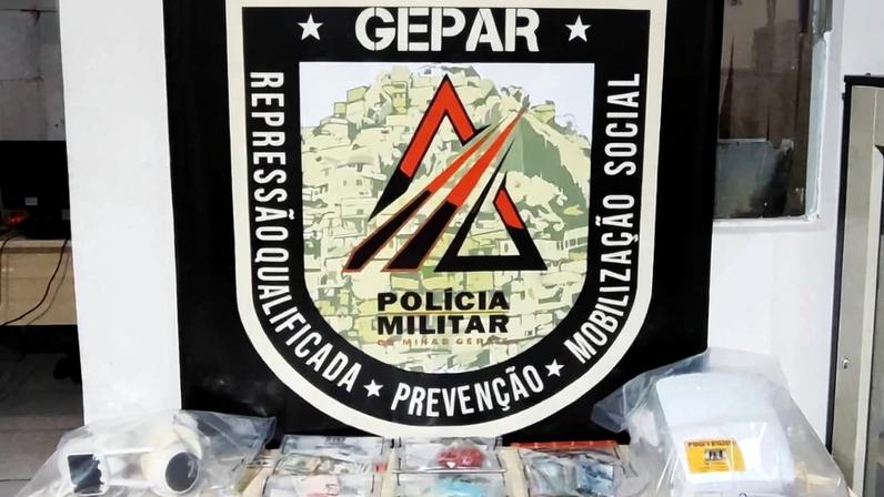 PM apreendeu armas e drogas na ocorrência em Governador Valadares