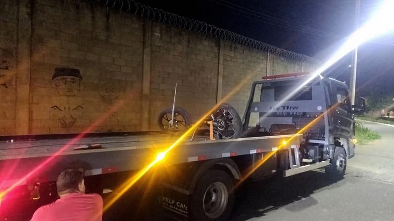 Moto usada pelo jovem foi apreendida