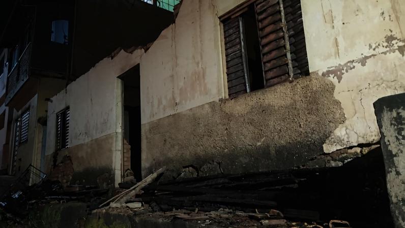 Bombeiros utilizaram 10 mil litros de água para extinguir incêndio