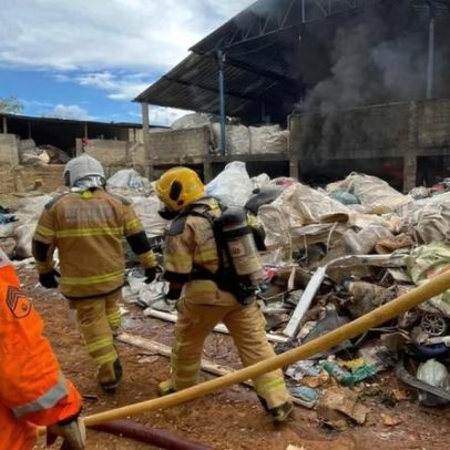 Incêndio de 11 horas destrói usina de reciclagem em Minas Gerais