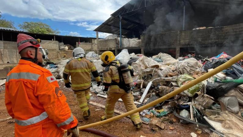 Até o momento não há informações sobre o que teria provocado o incêndio