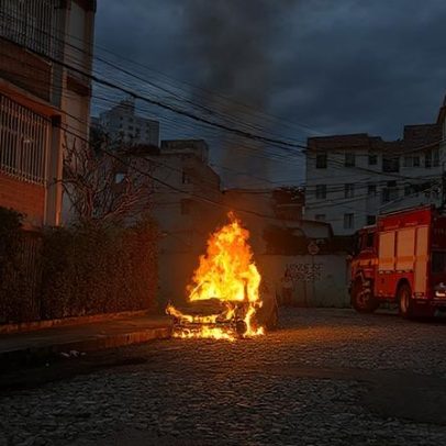 Homem é flagrado ateando fogo em carro estacionado em bairro de BH