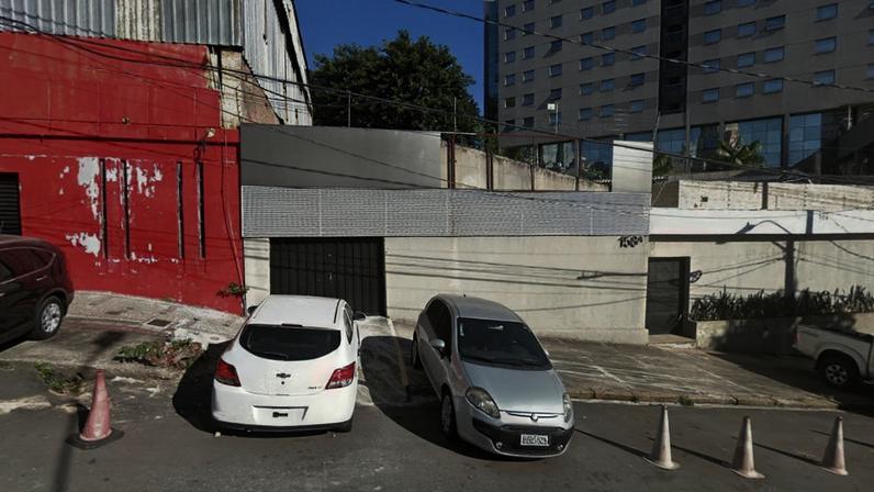Imóvel na rua Uberaba, em BH, está na lista de bens que serão leiloados