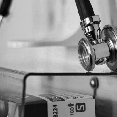 Médico de cidade de MG é preso em operação que investiga cartel de placas automotivas