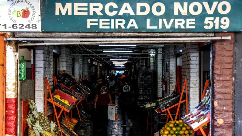 Mercado Novo: térreo vira ponto de madrugada, choque entre feira e balada