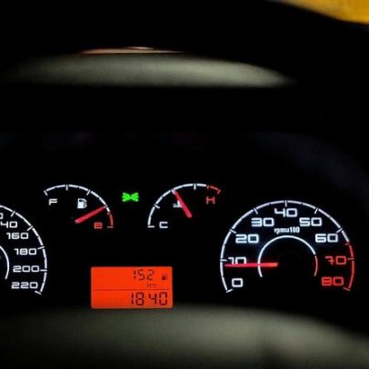 Mecânico fica inconsciente após carro cair em oficina na Grande BH