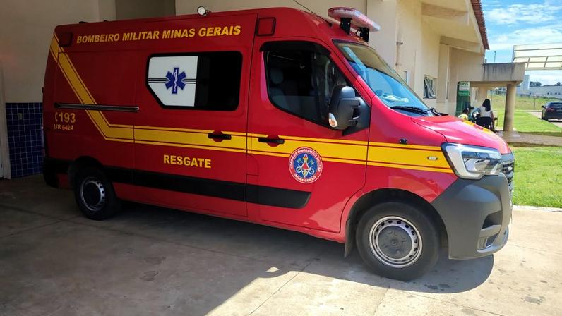 Equipes do CBMMG estão na rua Carangola, no Santo Antônio, onde houve uma colisão com 5 carros