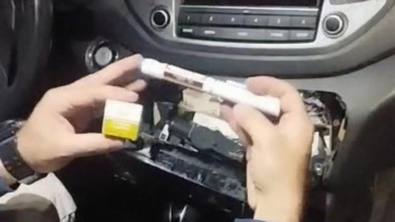 Medicamentos encontrados pela PRF estavam escondidos em compartimento de carro