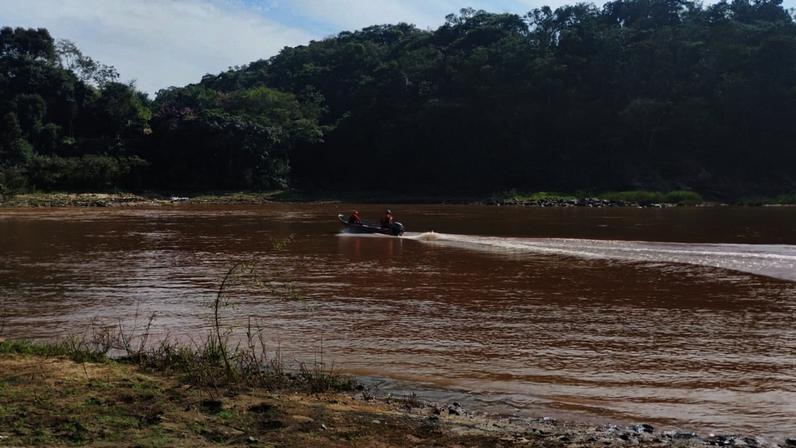 Buscas seguem no Rio Paraopeba