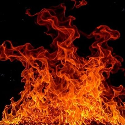 Homem incendiado em praça de cidade mineira morre após três dias internado