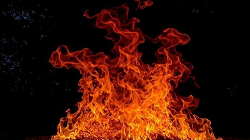 Homem morreu após ser incendiado em praça de Carmo da Mata (Imagem Ilustrativa)