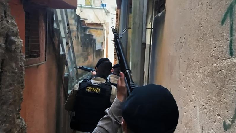 Homem tentou fugir a pé antes de ser encurralado pela PMMG
