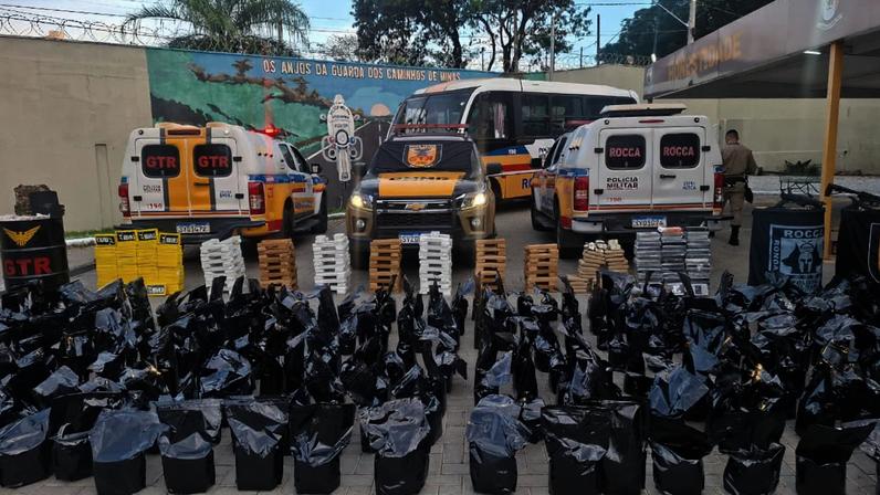 PM apreende arsenal e vasta quantidade de droga em ocorrência no bairro Tupi B