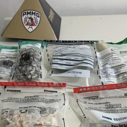 Mulher que acionou PM por ameaça de traficante é presa por drogas no cemitério