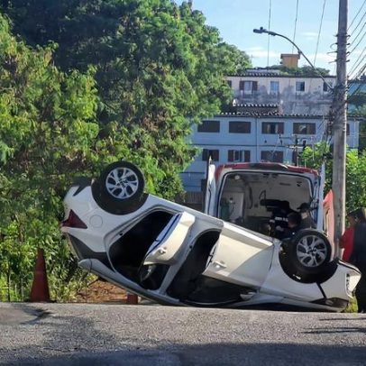 Carro capota em Venda Nova deixa três feridos