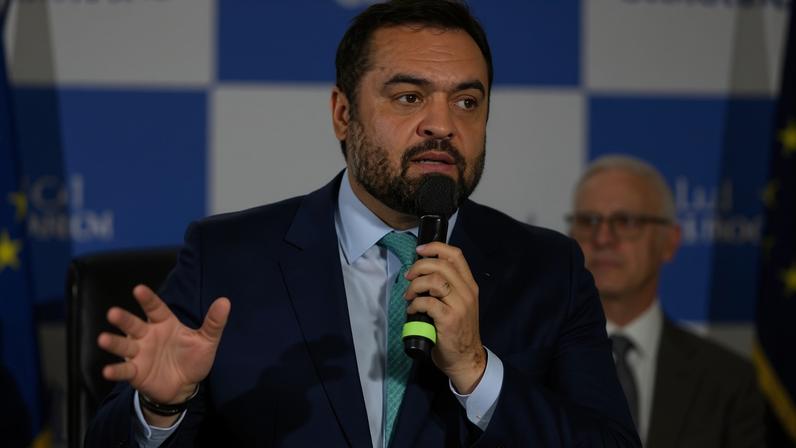 À esquerda, o ex-governador Cláudio Castro; à direita, o ex-banqueiro, Daniel Vorcaro