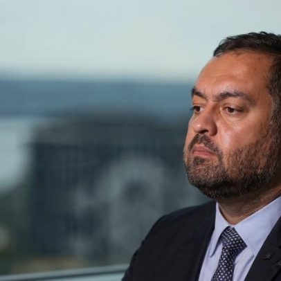 Castro nega relação pessoal indevida com Vorcaro após operação da PF