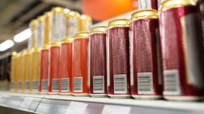drink pronto para beber em lata (Crédito: Envato)