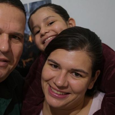 Pai, mãe e filha nasceram no mesmo dia em MS