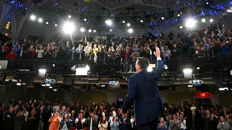 Finale de The Late Show com Colbert atinge audiência recorde de 6,74 milhões