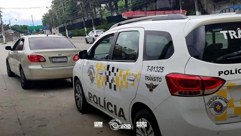 Viatura da Polícia Militar de São Paulo em operação na capital; lei sancionada em março amplia escolta a autoridades ameaçadas pelo crime organizado (Foto: Divulgação/PM-SP)