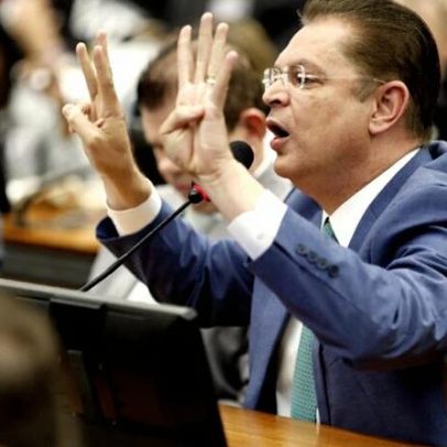 Governistas criticam mudança de apoio do PL em votação 6x1