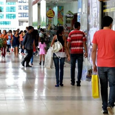 Atividade econômica cai 0,7% em março devido à guerra do Irã