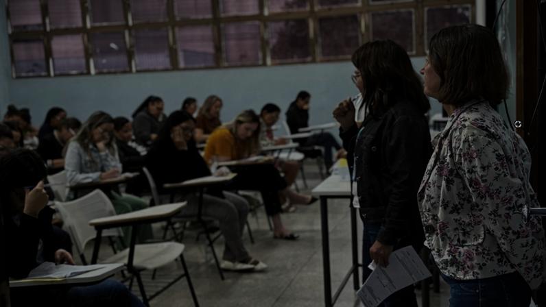 Fiscais aplicam prova de concurso - Metrópoles