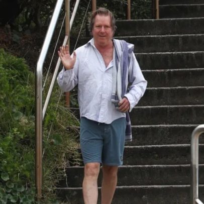 Homem invade desfile na Australian Fashion Week para mergulhar