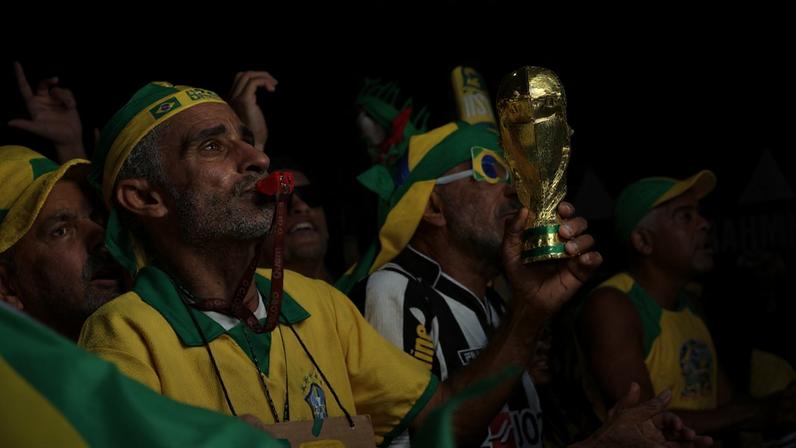 Brasil x Sérvia: vitória por 2x0 foi muito comemorada pelos torcedores cariocas e turistas que assistiram ao jogo na Lapa,