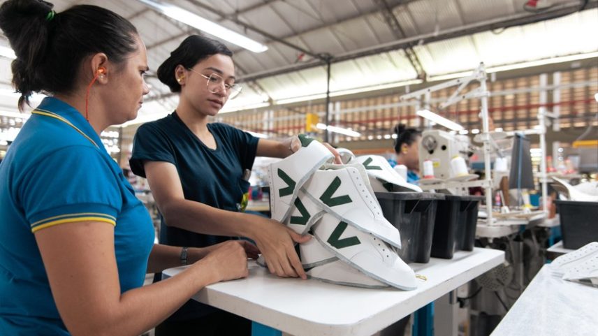Fábrica de tênis da Veja, que mantém a cadeia produtiva no Brasil e escritórios centrais na França.