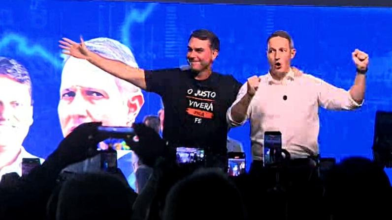 Flávio volta a se justificar sobre pedido de dinheiro a Vorcaro para filme de Bolsonaro