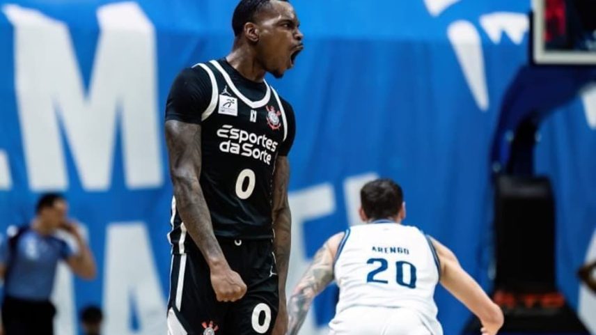 Thomas, ala do Corinthians, vibra no jogo 4 das quartas de final do NBB contra o Minas (Foto: Divulgação/NBB)