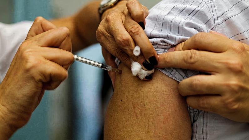 A vacina estará disponível para toda a população a partir dos 6 meses de idade