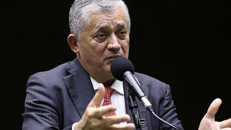 Guimarães critica medida do governo Lula sobre Taxa das blusinhas