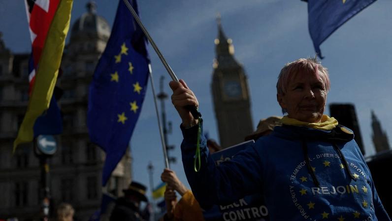 Brexit completa 10 anos: o debate sobre o retorno à União Europeia