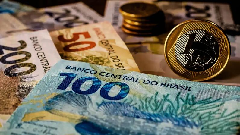 Inflação persiste; Focus eleva projeção e Selic permanece alta