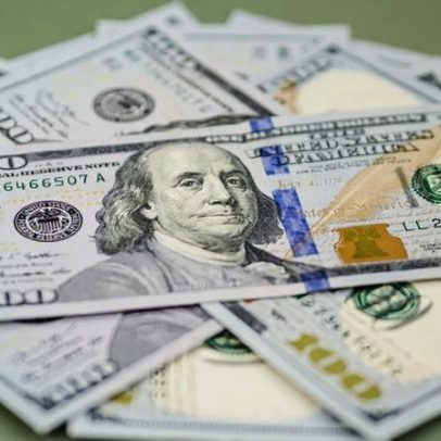 Dólar oscila com ata do Fed e eleições movimentam o mercado