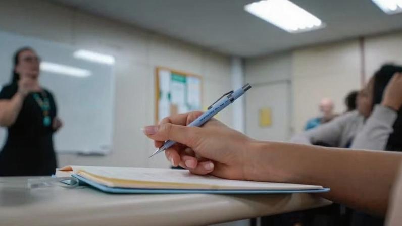 Piso salarial dos professores terá aumento e novo cálculo em 2026