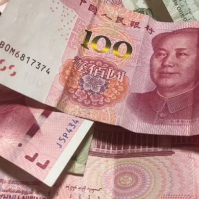 Yuan sobe e atinge pico frente ao dólar