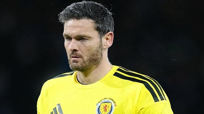 Craig Gordon, goleiro da Escócia, durante jogo contra a Dinamarca nas Eliminatórias