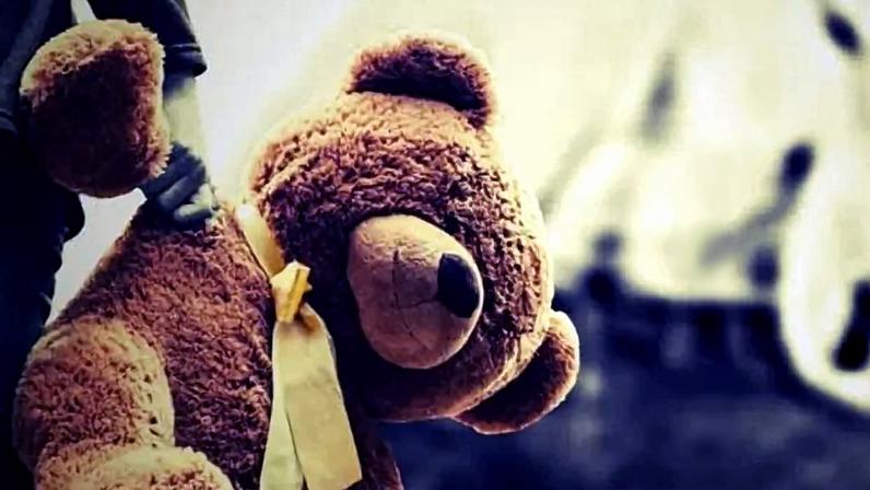 Imagem colorida de um urso de pelúcia - Metrópoles