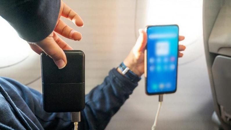 Podem ser levados até dois power banks por passageiro no voo
