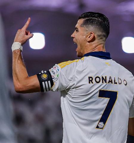 Cristiano Ronaldo comemora gol pelo Al-Nassr